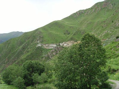 [转载]地震后伊哇尼姑寺的生活环境