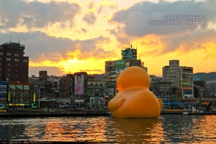 台湾映像：基隆港大黄鸭、黄色小鸭(潘俊宏摄影/1920x1280壁纸下载/43张) Blog  潘俊宏 映像 摄影 小鸭 大黄 壁纸 基隆港 x   [ 潘俊宏 Arttopan -艺术家 artist ]